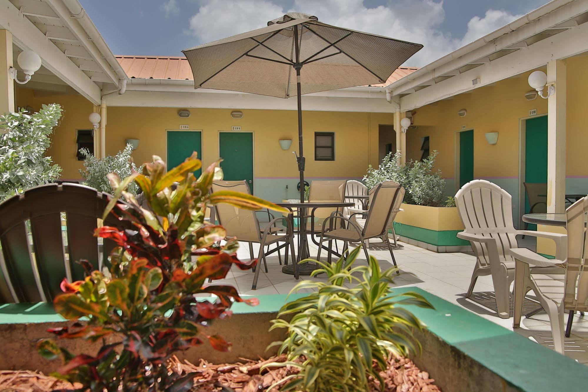 Carl'S Unique Inn & Conference Facilities Simpson Bay Buitenkant foto